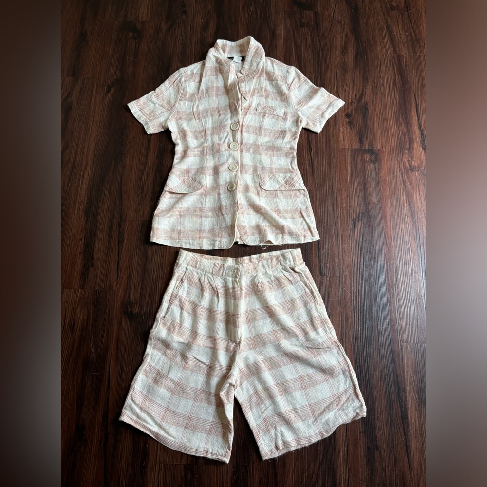 Top Season Sets Stripe top and Bottom shorts.